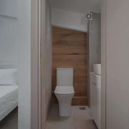 White Pearl Collection Apartment Flogita