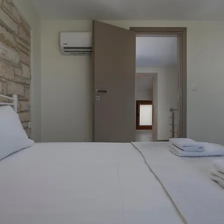 Apartment White Pearl Collection Flogita