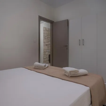 Daire White Pearl Collection *