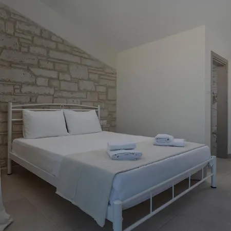 White Pearl Collection