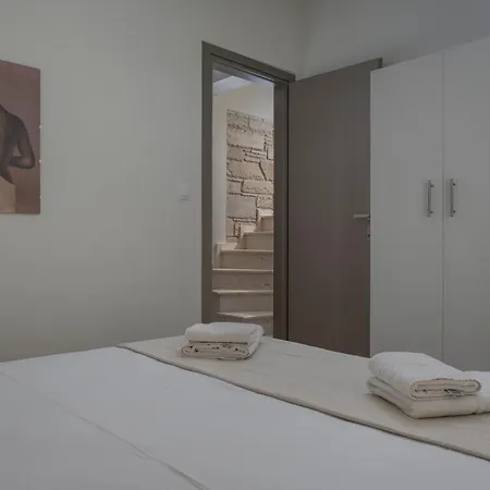 White Pearl Collection פלוגיטה